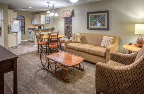 Branson Apartment | Two 2BR Villas l Outdoor & Indoor Pools, Golf, Courts & Onsite Movies!
