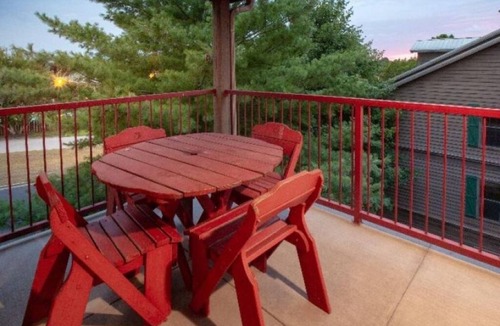 Branson Apartment | Two 2BR Villas l Outdoor & Indoor Pools, Golf, Courts & Onsite Movies!