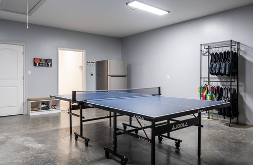 Mid America House | Ultimate Lake Hamilton Getaway: Private Pool, Hot Tub, Game Room, Dock & Stunning Lakefront Views!
