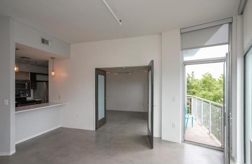 East Nashville House | Unfurnished Condo Amazing Layout w Balcony & Storage 30 day minimum