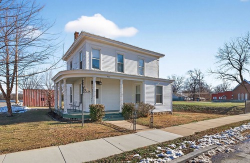 Clarksville House | Unique 3-bed, 4-bath Home in Charming Clarksville MO