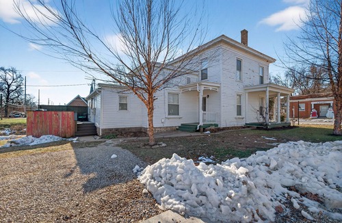 Clarksville House | Unique 3-bed, 4-bath Home in Charming Clarksville MO