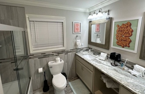 Piney House | Unique Lake House - Dock - Hot Tub/Pool - GameRoom