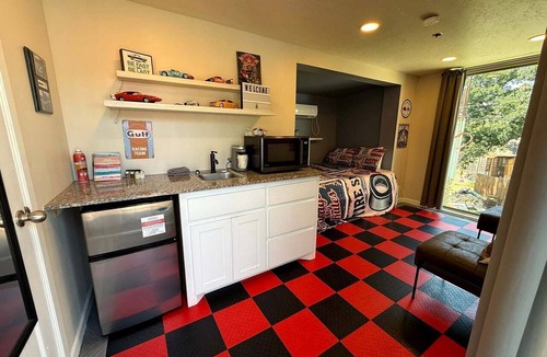 Medicine Park Cabin | Unique Tiny House Retreat with Rooftop Deck near Cobblestone Shops in Medicine Park, OK