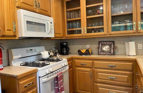 Arkadelphia Cabin | Unwind at this peaceful oasis on the Ouachita River in Caddo Valley.