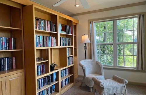 Arkadelphia Cabin | Unwind at this peaceful oasis on the Ouachita River in Caddo Valley.