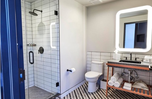 East Nashville Hotel | Unwind in Artist-Infused Room Near Popular Nashville Sights | 3 Rooms