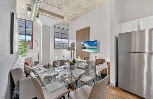 River Market Apartment | Urban River Market Escape | 2BR, Sleeps 6