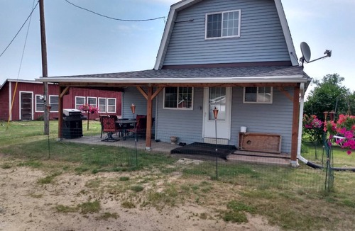 Necedah House | Vacation home on A farm!