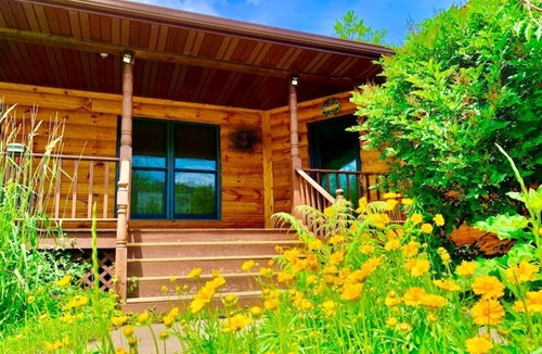 Lansing Cabin | Village Creek Lodge - w/ hot tub