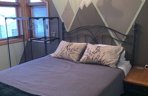 Mondovi House | Vintage 2 or 4 Bedroom Farmhouse 1.5 miles from Mondovi