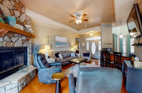 Eureka Springs House | Vintage 2-story lakefront home with fireplace, pellet smoker, firepit & decks