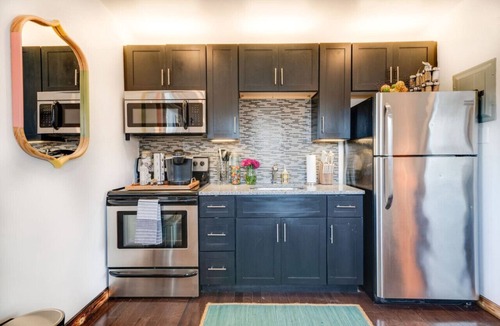 Melrose Condo | VOTED `HAPPIEST` & `MOST JOYFUL` Nash Condo + Pool