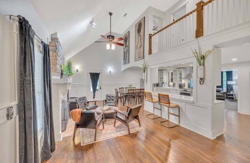 East Hill House | Walk 2 Restaurants/Bars in this East Nash Charmer!