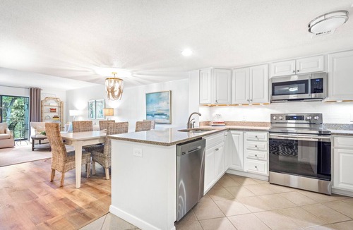 Sea Pines Condo | Walk to Beach Club! Open Plan, Renovated Baths, Pet Friendly & No Carpet!
