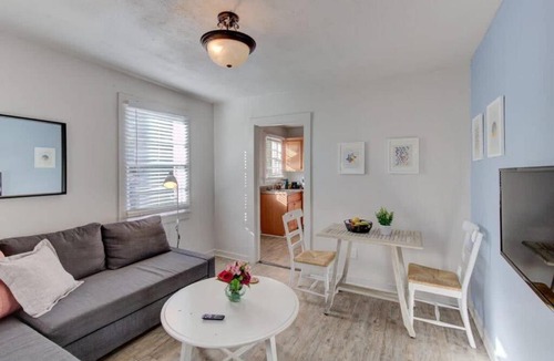 Midtown Apartment | Walk to the Best of Midtown Charming Cottage