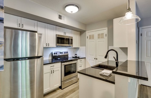Quality Hill Condo | Walkable Pet-Friendly Monthly Stay in Quality Hill