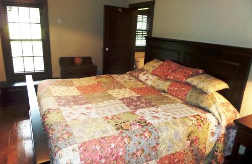 Rogers House | War Eagle Homestead Cabin