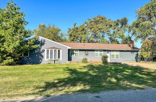 Nauvoo House | Warsaw Street Retreat - 8BR Nauvoo - Sleeps 24 - Ideal for Large Groups