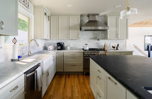 Prairie Creek House | Water Front Lake House On Waters Edge With Extra Large Hot tub & Outdoor Space.