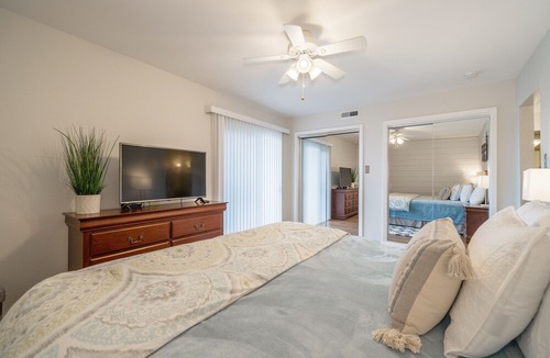 Lake Hamilton Condo | *WATER VIEW* Adorable 2 bedroom 2 bath condo with private boat slip and pool