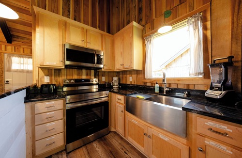 Smithville Cabin | Waterfall Basecamp Cabin, Near Rock Island & Hiking