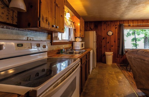 Benton Cabin | Waterfront Cabin for up to 6