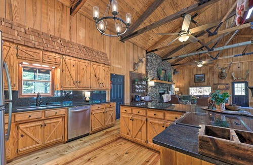 Arkadelphia House | Waterfront Deck: Home on Ouachita River!