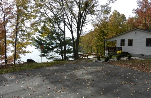 Stewart House | WATERFRONT, DOCK, SWIM PLATFORM/BOAT LAUNCH, STEWART, TN.