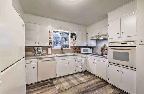 Lakeland House | Waterfront Home w/Dock < 3 Mi to Oaklawn Racing!