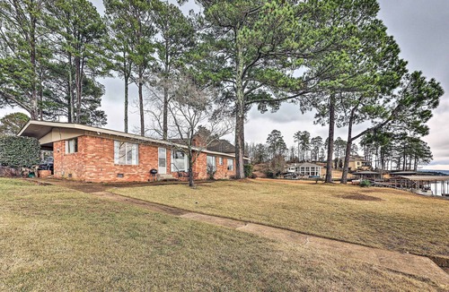 Lakeland House | Waterfront Home w/Dock < 3 Mi to Oaklawn Racing!