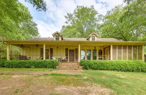 Arkadelphia House | Waterfront Home with Playground Near DeGray and Caddo!