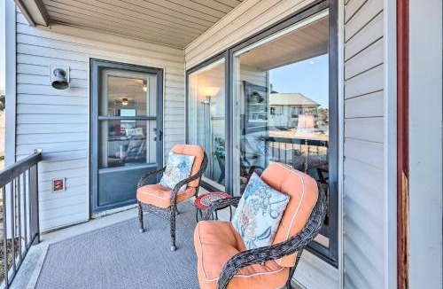 Lake Hamilton Apartment | Waterfront Hot Springs Condo Pool, Hot Tub Access