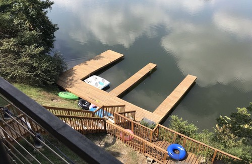 Piney House | Waterfront Lake house 2 balcony’s. Amazing sunsets! Boat dock, fire pit!