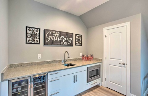 Quinlan Cottage | Waterfront Lake Tawakoni Home w/Fire Pit!