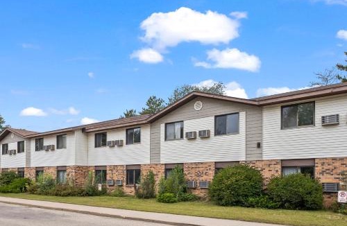 Wautoma Hotel | Wautoma Inn by OYO near Airport WI 73