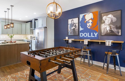 Historic Waverly Apartment | Waverly by AvantStay | Nashville-Inspired Townhome w/ Luxury Kitchen, Pool Table