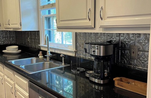 Green Hills Condo | We welcome you home to this peaceful and centrally-located house