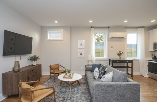 South Nashville House | WeHo 3 Story Townhome 3 of 4 w/Balcony WALKABLE! 8 mins drive to BRDWY!