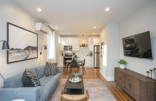South Nashville House | WeHo 3 Story Townhome 4 of 4 w/Rooftop Deck WALKABLE! 8 mins drive to BRDWY!