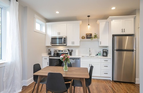 South Nashville House | WeHo 3 Story Townhome 4 of 4 w/Rooftop Deck WALKABLE! 8 mins drive to BRDWY!