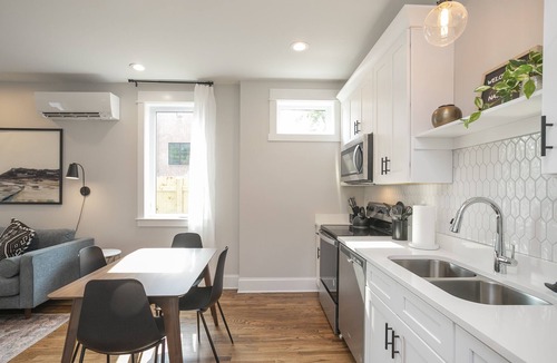 South Nashville House | WeHo 3 Story Townhome 4 of 4 w/Rooftop Deck WALKABLE! 8 mins drive to BRDWY!