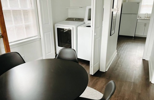 East Memphis House | Welcome to your Memphis retreat steps from the vibrant University of Memphis!