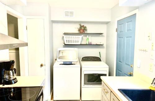 Berclair House | Welcome travel techs, King bed, 2br 1 ,5 ba, 4beds sleep 5, xAI, Project Pyramid