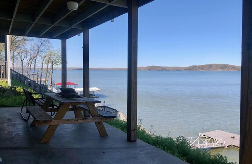 New Concord House | Welcoming and Cozy 2 bedroom KY lake cottage * Beautiful Views!