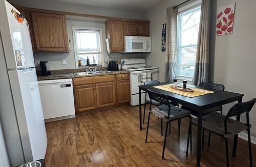 Overland Park House | Welcoming family feel enjoy a full kitchen, washer and dryer, and a pet friendly