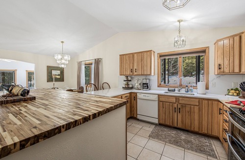 Amherst House | Whispering Pines Oasis 12 ac Scenic Forest Retreat