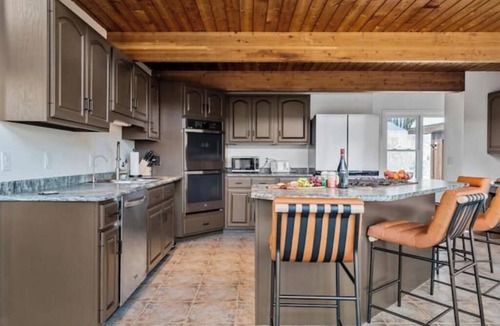 Bartlett Cabin | White Mtn Lux Retreat - Hot Tub, Sauna & Game Room