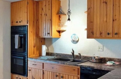 Calico Rock Cabin | White River Fly Fishing Cabin · Creekfront