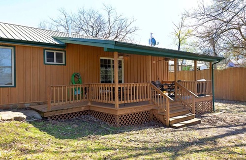 Calico Rock Cabin | White River Fly Fishing Cabin · Creekfront